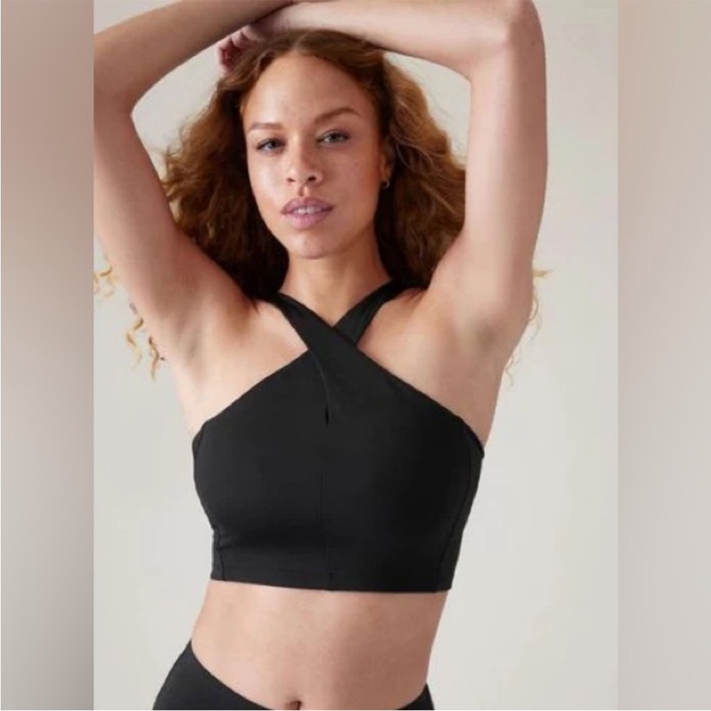 NWT Athleta Crossed Bikini Top in Black. D-DD